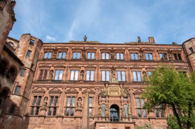 Otloss Heidelberg 'in zengin binası, Heidelberg Şatosu Baden-Wurttemberg Almanya. Rönesans 'ı heykel ile süsleyin..