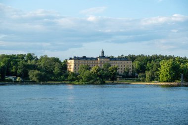 Djurgarden Adası, Archipelago, Stockholm İsveç 'teki Manilla Okulu. Kör, Sağır ve Dilsiz Öğrenciler Enstitüsü. Yolcu teknesinden görüntü.
