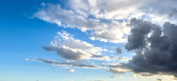 Nube Esponjosa Blanca Gris Contra Cielo Claro Textura Fondo Día Imagen De Stock