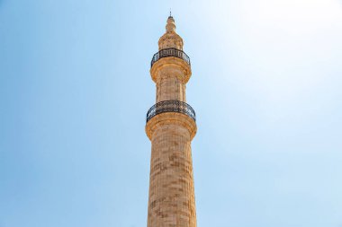 Yunanistan 'ın Girit adasındaki Rethymno şehrindeki Neratze Camii sembolik minare kulesi. Görünüşte, İslami anıtın üst kısmı, dini mekan.