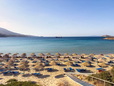 Yunanistan 'ın Andros adasındaki Chryssi Ammos Golden Sand plajı. Yaz tatili