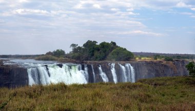 Victoria Şelalesi, Zambezi Nehri 'ndeki şelale Zambiya ve Zimbabwe arasındaki sınırda. Afrika