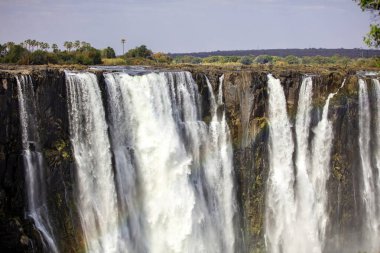 Victoria Şelalesi, Zambezi Nehri 'ndeki şelale Zambiya ve Zimbabwe arasındaki sınırda. Afrika