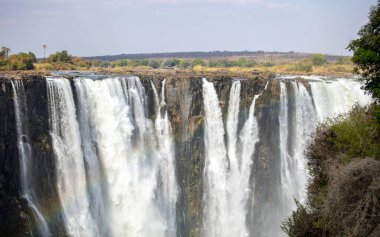 Victoria Şelalesi, Zambezi Nehri 'ndeki şelale Zambiya ve Zimbabwe arasındaki sınırda. Afrika