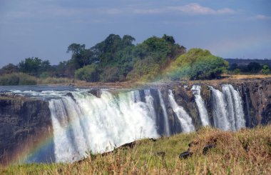 Victoria Şelalesi, Zambezi Nehri 'ndeki şelale Zambiya ve Zimbabwe arasındaki sınırda. Afrika