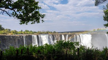 Victoria Şelalesi, Zambezi Nehri 'ndeki şelale Zambiya ve Zimbabwe arasındaki sınırda. Afrika