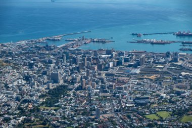 Cape Town şehir hava görüntüsü Masa Dağı kablo istasyonu, mavi gökyüzü