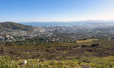 Cape Town şehir hava görüntüsü Masa Dağı kablo istasyonu, mavi gökyüzü