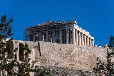 Atina Akropolü Yunanistan ve Parthenon 'un mavi gökyüzü arka planı, güneşli bir gün.