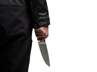 Beyaz, silahlı saldırı konseptine izole edilmiş bir erkek eli..