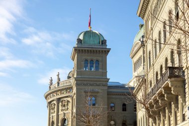 İsviçre, Bern. Federal Saray, İsviçre hükümeti ve parlamento binası, mavi gökyüzü
