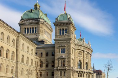 İsviçre, Bern. Federal Saray, İsviçre hükümeti ve parlamento binası, mavi gökyüzü