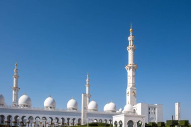 Abu Dabi 'deki Büyük Cami. Şeyh Zayed camisi, Birleşik Arap Emirlikleri simgesi..
