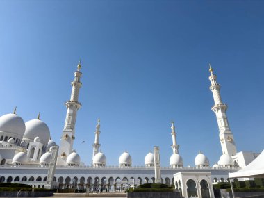 Abu Dabi 'deki Büyük Cami. Şeyh Zayed camisi, Birleşik Arap Emirlikleri simgesi..
