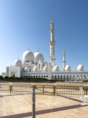 Abu Dabi 'deki Büyük Cami. Şeyh Zayed camisi, Birleşik Arap Emirlikleri simgesi..