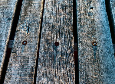 Eski bir rıhtımdaki aşınmış ahşabın arka planı