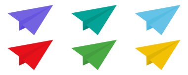 Beyaz arkaplanda origami tarzında kağıt düzlem renkli set. Sanat tarzında renkli kağıt uçak. Sembol iletisi gönderiliyor.