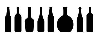 Bir şişe siyah siluet. Şişe koleksiyonu: şarap, viski, şampanya, bira ve votka. Alkol cam şişe vektör simgesi ayarlandı. 