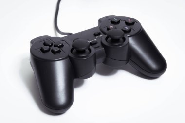 Beyaz arkaplanda siyah denetleyici, video oyunu aygıtı, beyaz arkaplanda Joystick.