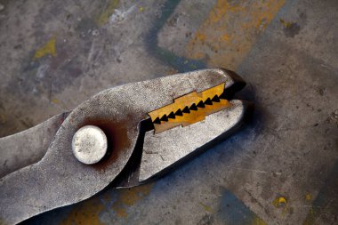 Metal levhaları kaldırmak için Endüstriyel Kıskaç