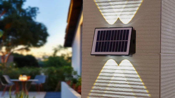 Vista Perto Lâmpada Solar Impermeável Conduzida Exterior Com Sensor Movimento Fotos De Bancos De Imagens