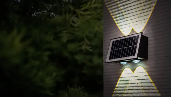 Вид Открытую Водонепроницаемую Солнечную Лампу Датчиком Движения — стоковое фото