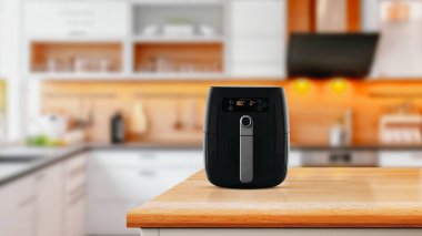 Mutfakta kızartılmış patates kızartma makinesi. Yeni normal yemek pişirmenin yaşam tarzı.