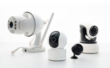 Beyaz Arkaplanda Modern Ev Güvenlik Kameraları Koleksiyonu