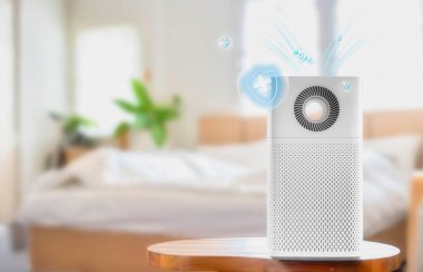 Yatak odasına yerleştirilen yenilikçi hava temizleme cihazı arıtılmış hava ve sağlık sembolleri bırakıyor.