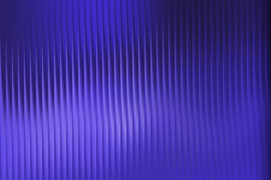 Yakın çekim, dikey kaburgaların soyut görüntüsü koyu mavi ve mor tonlarda bir ışık ve gölge deseni oluşturur..