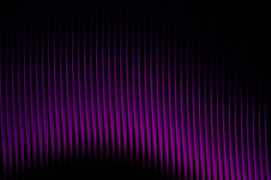 Koyu bir arkaplan, mor ve pembe tonlarında dikey çizgilerin yoğun ve soyut deseni ile aydınlanır ve canlı, dijital bir estetik oluşturur..