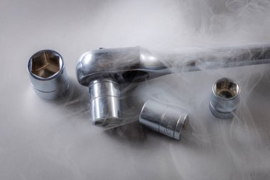 Birkaç prizli soket anahtarı. El araçları.