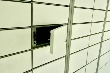 Postane. Postane hücresi. Paket var. Paket teslimi