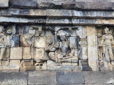 Borobudur Tapınağı, Magelang. Tarihi Tapınak 'ta Mevduat Serene Buddha figürleri ve Anlatım Sahneleri, Üstün Oyma Teknikleri ve Ruhsal Anlatım