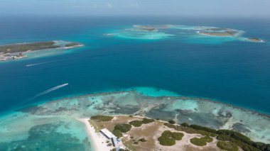 Karayip Denizi Körfezi Güzel beyaz kumla