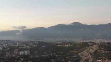 Caracas Venezuela şehrinde güzel bir gün batımı