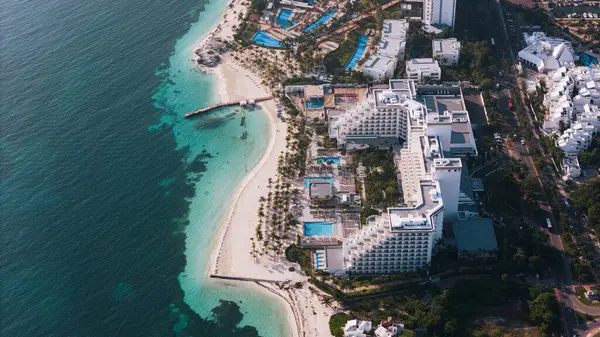 Riviera Maya 'da güzel plajları olan bir otel bölgesi.
