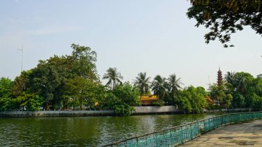 Hanoi 'deki Budist tapınağı manzarası, seyahat