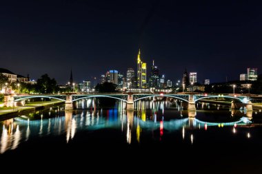 Frankfurt şehri manzarası. Ben Almanya.