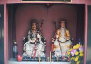 Tapınakta Geleneksel Asya İlahı Heykelleri