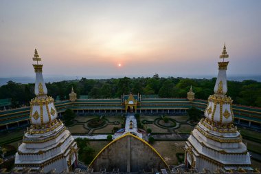 Tayland 'da insanların saygı duyduğu güzel tapınaklar, Phra Maha Chedi Chai Mongkol, Roi et, Tayland