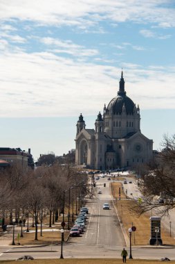 Şehir merkezindeki Capitol binasından St. Paul Katedrali manzarası