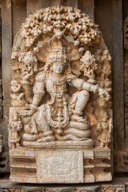 Somanathapura 'daki Chennakeshava Tapınağı kompleksinin içine oyulmuş güzel bir heykel.