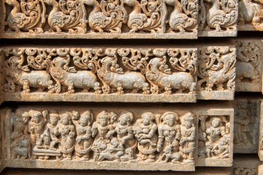 Somanathapura 'daki Chennakeshava Tapınağı kompleksinin içine oyulmuş güzel bir heykel.