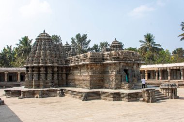Somanathapura 'daki Chennakeshava Tapınağı kompleksinin içinde güzel oyulmuş bir tapınak kompleksi