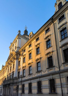 Wroclaw, Polonya - 18.01.2025: Pençe manzarası, ünlü binalar ve kiliseler. Wroclaw sokaklarında yürüyor. Yüksek kalite fotoğraf