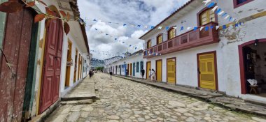 Paraty, güzel bir sömürge şehri, UNESCO Dünya Mirası Alanı, doğal, kültürel ve mimari yönlerini koruyor. Konak ve kiliselerinin inşası, Brezilya 'da geçmişte yaşanmış bir yaşam tarzını yansıtıyor. 1667 'de kurulmuş. Brezilya