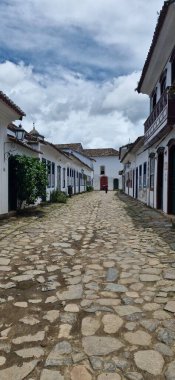 Paraty, güzel bir sömürge şehri, UNESCO Dünya Mirası Alanı, doğal, kültürel ve mimari yönlerini koruyor. Konak ve kiliselerinin inşası, Brezilya 'da geçmişte yaşanmış bir yaşam tarzını yansıtıyor. 1667 'de kurulmuş. Brezilya