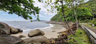 Praia Mansa, Güney Brezilya 'da Parana' nın en popüler tatil beldelerinden biri olan Caioba 'da, sakin sularda, çocuklu aileler ve sakin bir deniz arayanlar için ideal bir yer..