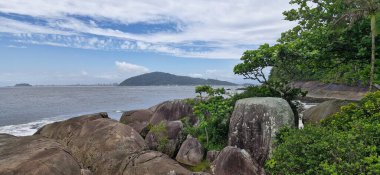 Praia Mansa, Güney Brezilya 'da Parana' nın en popüler tatil beldelerinden biri olan Caioba 'da, sakin sularda, çocuklu aileler ve sakin bir deniz arayanlar için ideal bir yer..